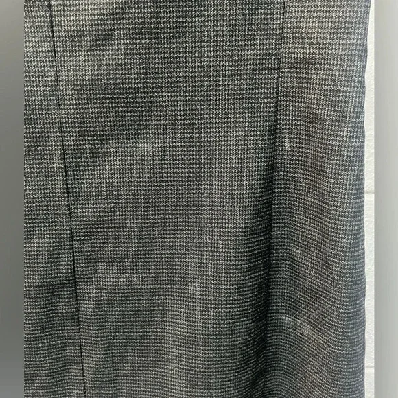 Ann Taylor Black and Brown Sleeveless Tank Top. Size 8 - Picture 6 of 6